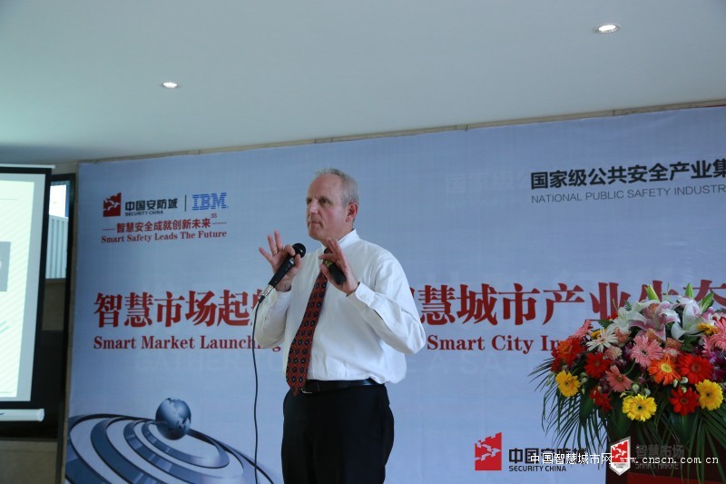 IBM集团全球副总裁Doug Cox先生“IBM智慧地球的愿景和战略”