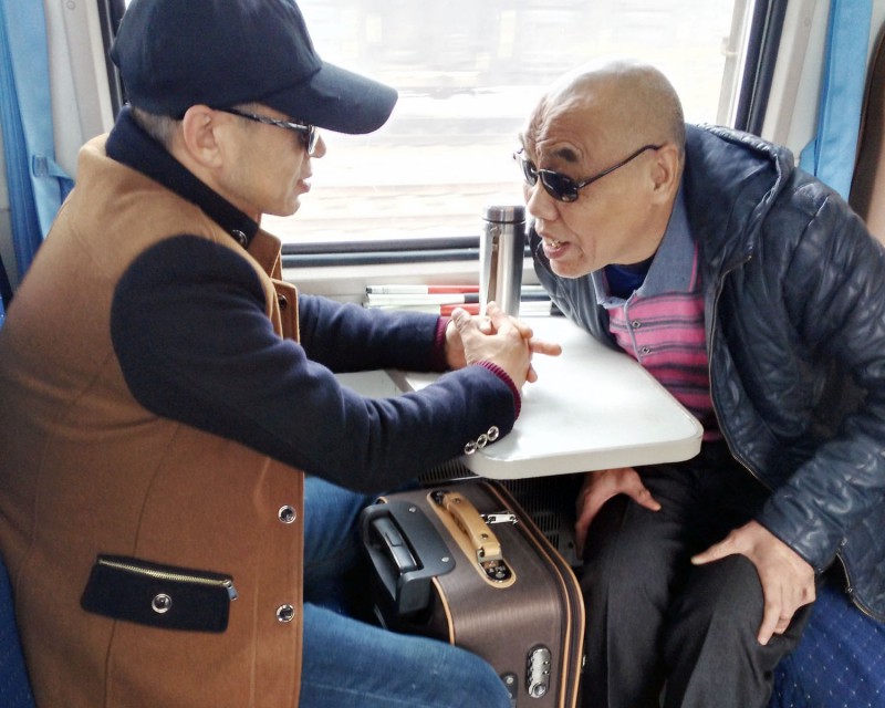 图4:郑师傅悄悄问小赵警察不错吧